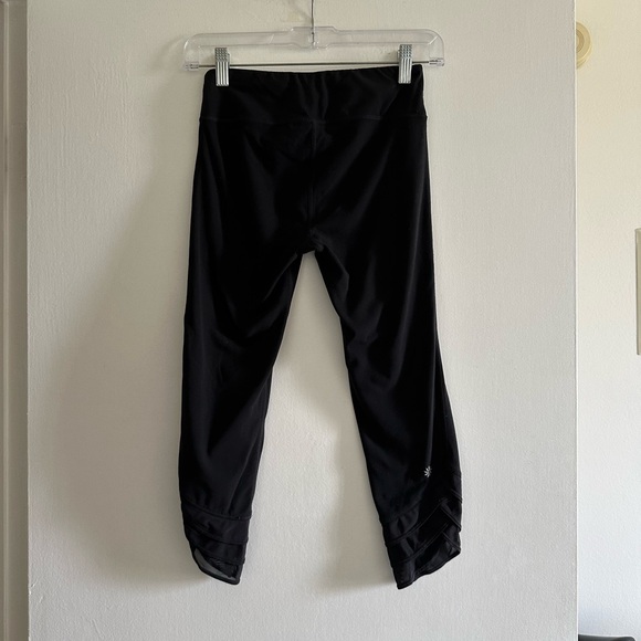 Athleta Girl Black Meshin Around Capri Leggings size XL EUC - Picture 4 of 9